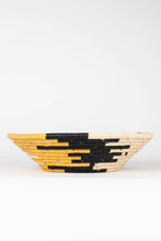 Load image into Gallery viewer, Raffia Spiral Table Basket
