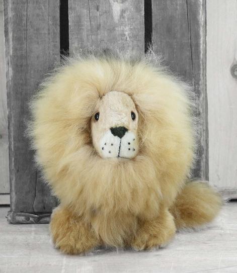 Small Aplaca Stuffed Lion