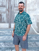 Load image into Gallery viewer, Island Escape Organic Cotton Men&#39;s Button Down Shirt: L
