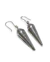 Load image into Gallery viewer, Tribal Shell Earring
