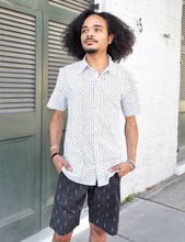Load image into Gallery viewer, Honeycomb Organic Cotton Men&#39;s Button Down Shirt: L
