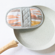Load image into Gallery viewer, Double-Ended Oval Pot Holder: Ochre

