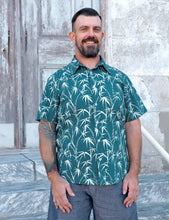 Load image into Gallery viewer, Island Escape Organic Cotton Men&#39;s Button Down Shirt: L
