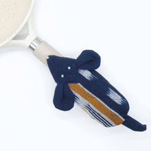 Load image into Gallery viewer, Mouse Skillet Handle Holder: Ochre
