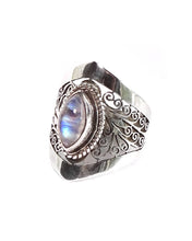 Load image into Gallery viewer, Tear Shaped Jali Ring: Lapis Lazuli
