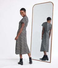 Load image into Gallery viewer, Claudia Dress: 4XL / Washed Black Dots
