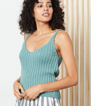 Load image into Gallery viewer, River Sweater Tank: Turquoise / M
