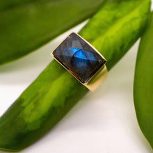 Load image into Gallery viewer, Labradorite Brass Cocktail Ring: 5
