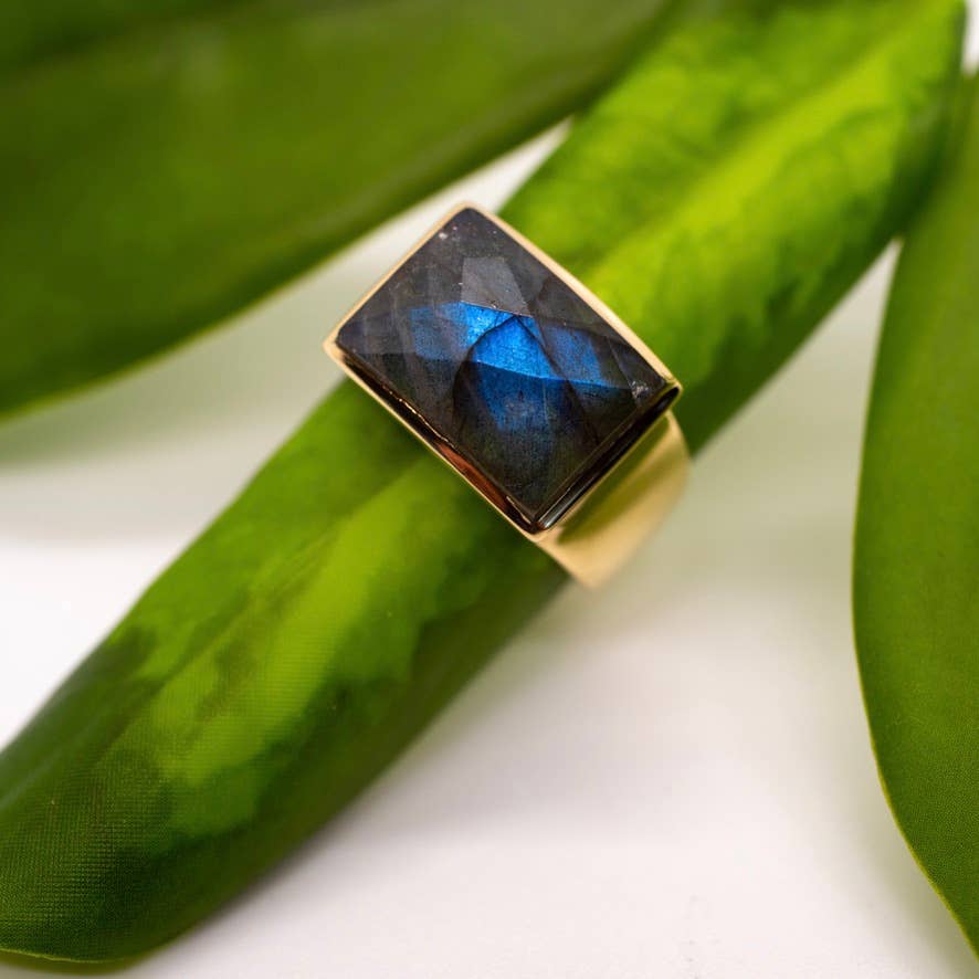 Labradorite Brass Cocktail Ring: 5