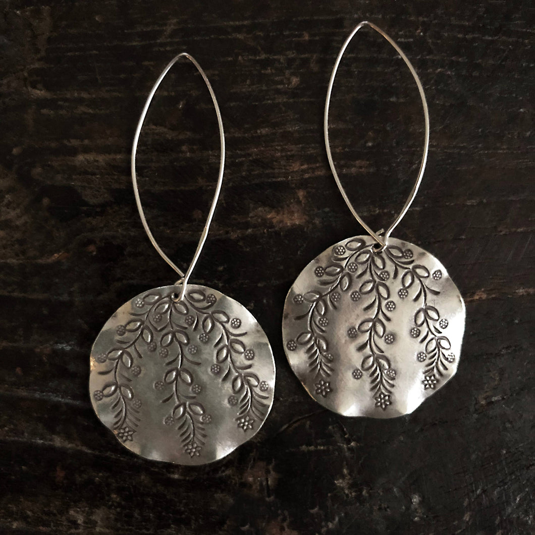 E28 - Silver wisteria motif dangling earrings